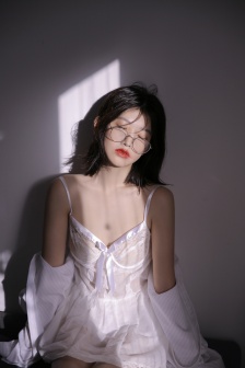 亚当 莱文